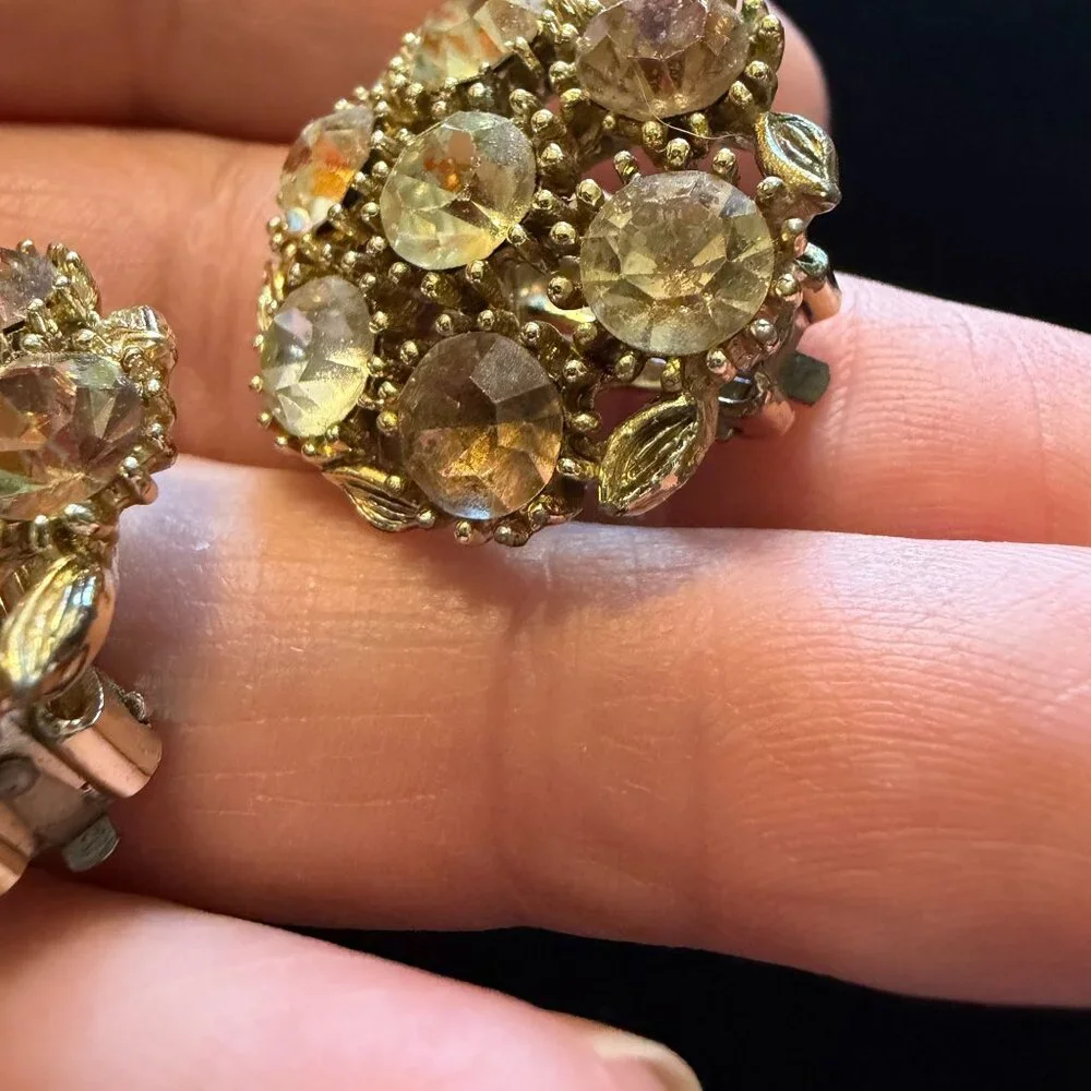 VTG Lisner clip on earrings sparkle pink clear flower‎ rhinestone cluster